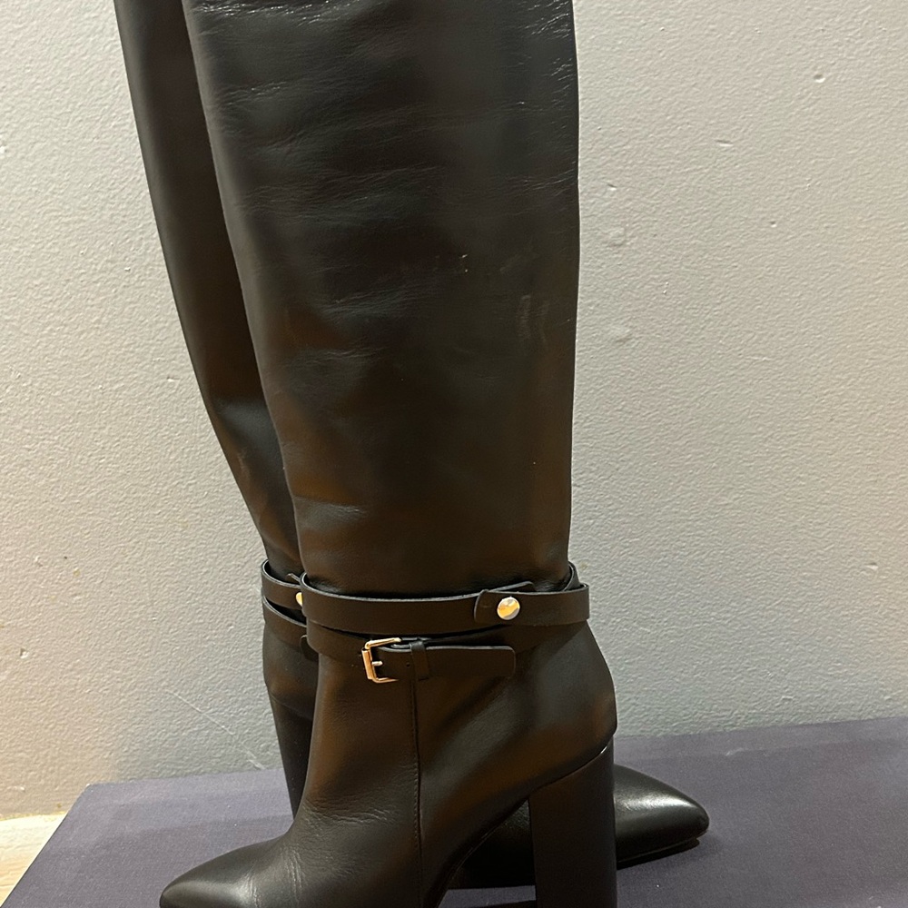 Black Booth - image 3